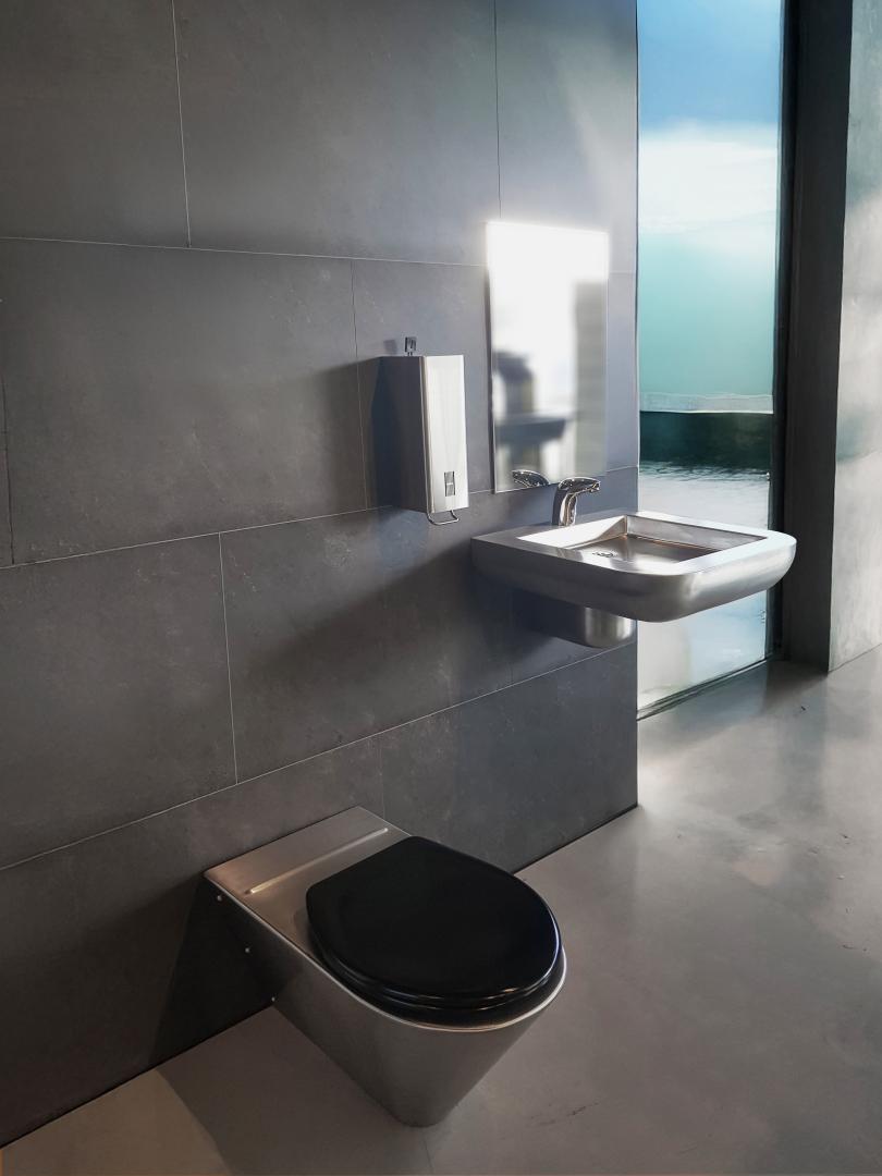 Hangend toilet voor mindervaliden TYTON 1